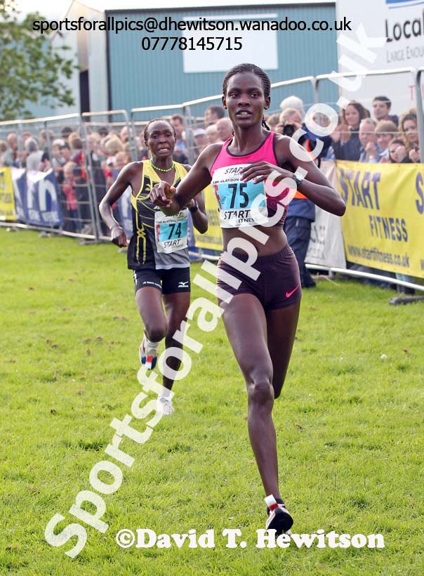 Joanne Chelimo wins the womens 2014 Blaydon Races. Photo: David T. Hewitson/Sports for All Pics